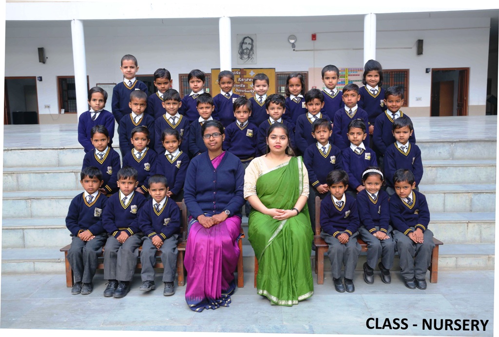 Class Photo Nur to III