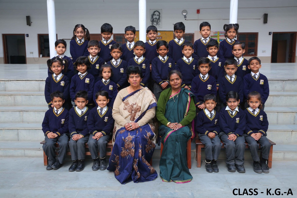 Class Photo Nur to III