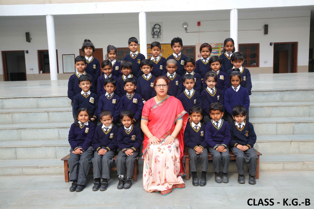 Class Photo Nur to III