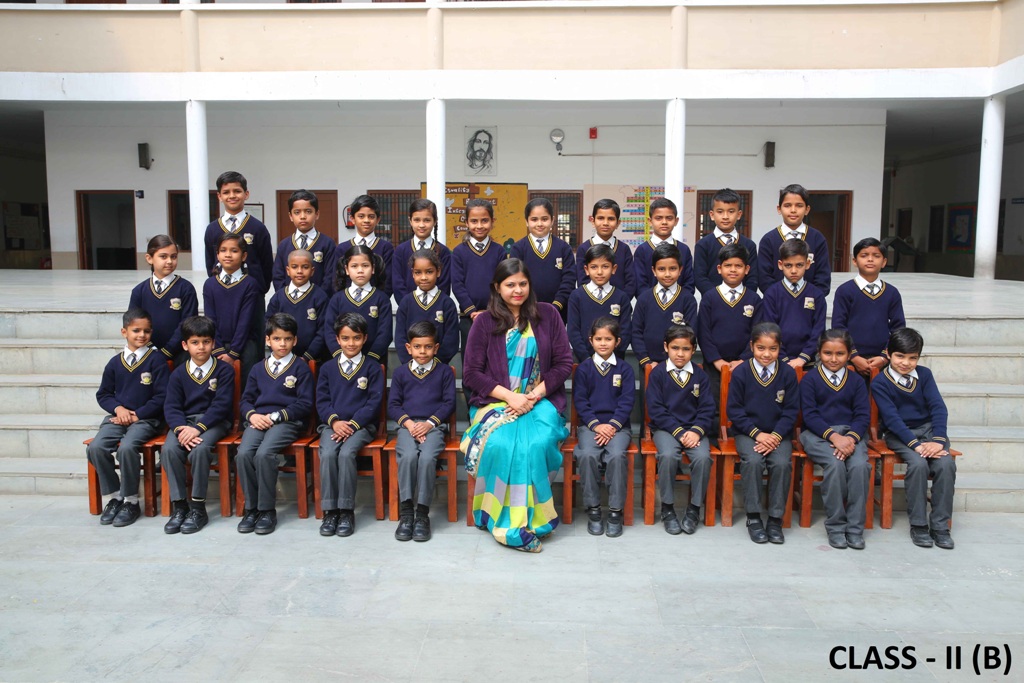 Class Photo Nur to III